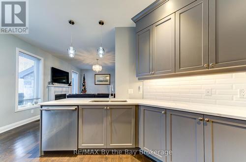 16 Walnut Drive, Wasaga Beach, ON - Indoor Photo Showing Kitchen