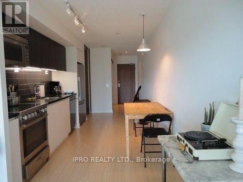 602 - 75 Queens Wharf Road, Toronto, ON - Indoor Photo Showing Kitchen