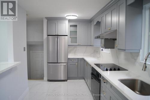 1225 Verhoeven Court, Mississauga, ON - Indoor Photo Showing Kitchen