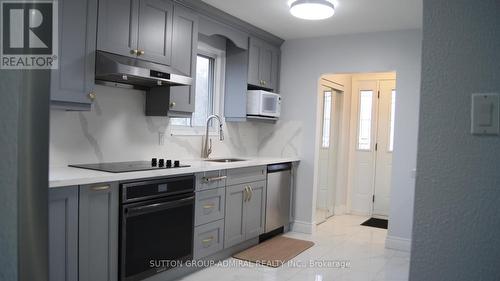 1225 Verhoeven Court, Mississauga, ON - Indoor Photo Showing Kitchen