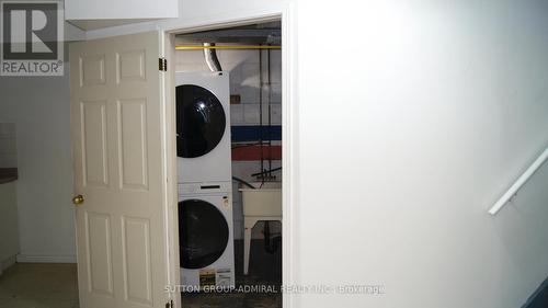 1225 Verhoeven Court, Mississauga, ON - Indoor Photo Showing Laundry Room