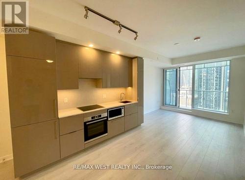 2105 - 28 Freeland Street, Toronto, ON - Indoor Photo Showing Kitchen