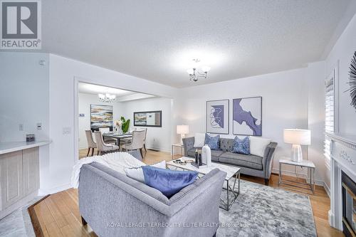 43 Royal Crown Road, Markham, ON - Indoor Photo Showing Living Room