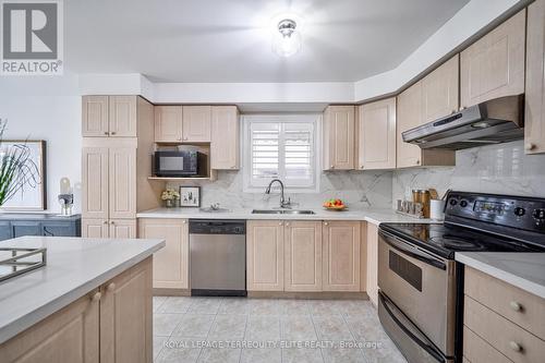 43 Royal Crown Road, Markham, ON - Indoor Photo Showing Kitchen