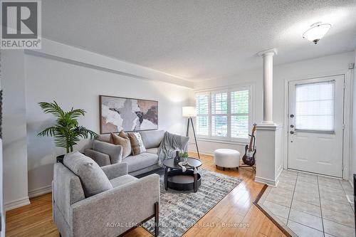 43 Royal Crown Road, Markham, ON - Indoor Photo Showing Living Room