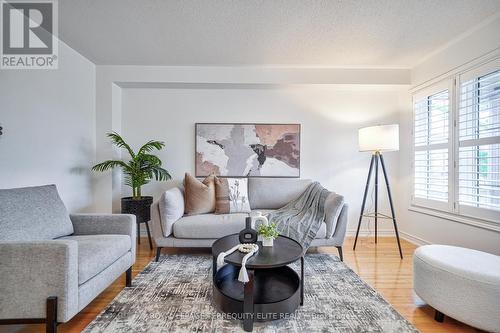 43 Royal Crown Road, Markham, ON - Indoor Photo Showing Living Room