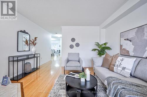 43 Royal Crown Road, Markham, ON - Indoor Photo Showing Living Room