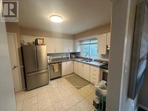 689 Catalina Crescent, Burlington, ON - Indoor Photo Showing Kitchen With Double Sink