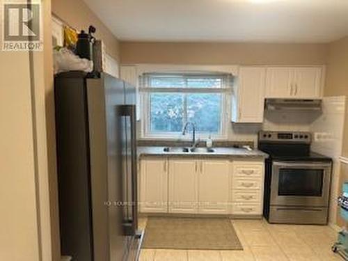 689 Catalina Crescent, Burlington, ON - Indoor Photo Showing Kitchen With Stainless Steel Kitchen With Double Sink