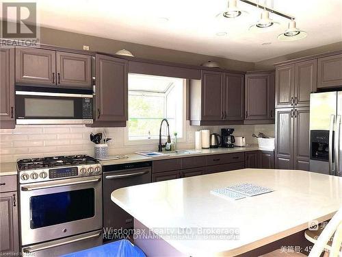 8272 Woodsview Crescent, Niagara Falls (213 - Ascot), ON - Indoor Photo Showing Kitchen With Stainless Steel Kitchen