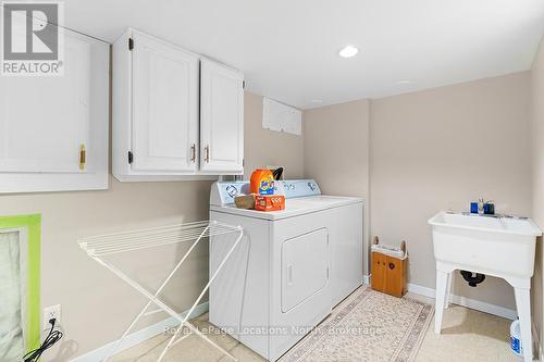 44 Saint Peter Street, Collingwood, ON - Indoor Photo Showing Laundry Room