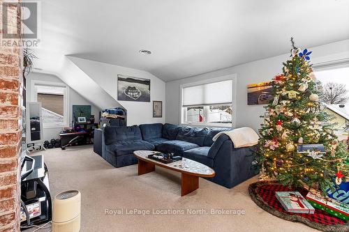 44 Saint Peter Street, Collingwood, ON - Indoor Photo Showing Living Room