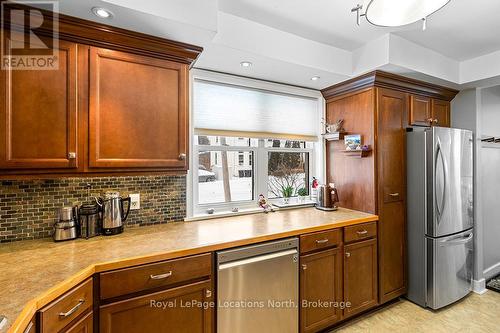 44 Saint Peter Street, Collingwood, ON - Indoor Photo Showing Kitchen