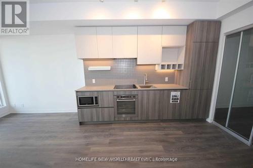 1605 - 898 Portage Parkway, Vaughan, ON - Indoor Photo Showing Kitchen