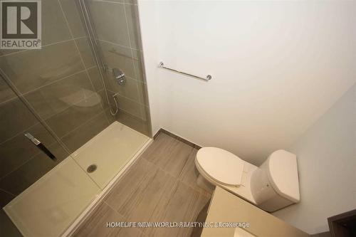 1605 - 898 Portage Parkway, Vaughan, ON - Indoor Photo Showing Bathroom