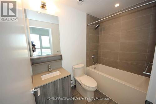 1605 - 898 Portage Parkway, Vaughan, ON - Indoor Photo Showing Bathroom