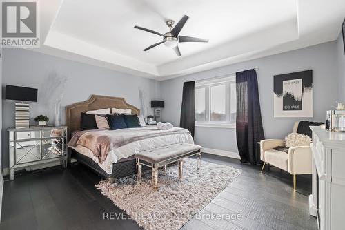 1479 Merrittville Hwy, Thorold, ON - Indoor Photo Showing Bedroom