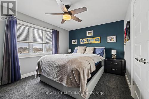 1479 Merrittville Hwy, Thorold, ON - Indoor Photo Showing Bedroom