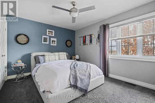 1479 Merrittville Hwy, Thorold, ON - Indoor Photo Showing Bedroom