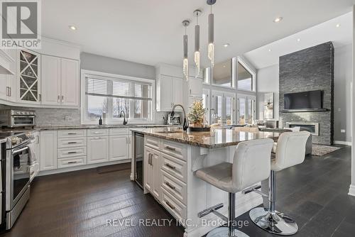 1479 Merrittville Hwy, Thorold, ON - Indoor Photo Showing Kitchen With Upgraded Kitchen