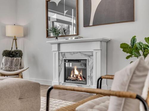 Salon - 43 Mtée Du Grand-Pic, Lac-Beauport, QC - Indoor Photo Showing Living Room With Fireplace