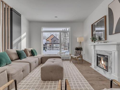 Salon - 43 Mtée Du Grand-Pic, Lac-Beauport, QC - Indoor Photo Showing Living Room With Fireplace