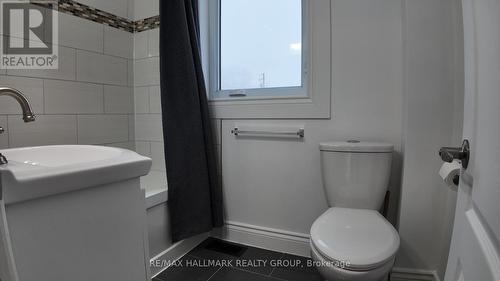 322 Second Avenue, Pembroke, ON - Indoor Photo Showing Bathroom