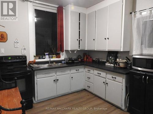 322 Second Avenue, Pembroke, ON - Indoor Photo Showing Kitchen With Double Sink