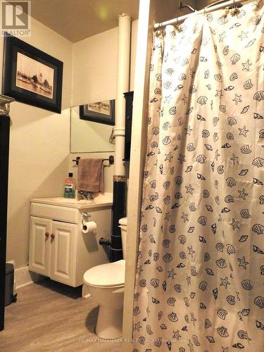 322 Second Avenue, Pembroke, ON - Indoor Photo Showing Bathroom