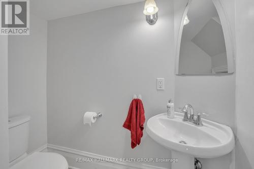 118 Queen Elizabeth Drive, Ottawa, ON - Indoor Photo Showing Bathroom