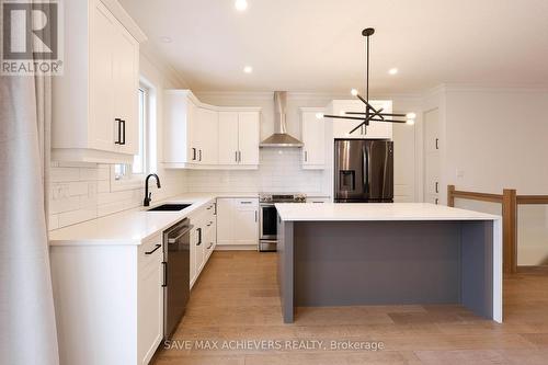 403 - 9861 Glendon Drive, Middlesex Centre, ON - Indoor Photo Showing Kitchen With Upgraded Kitchen