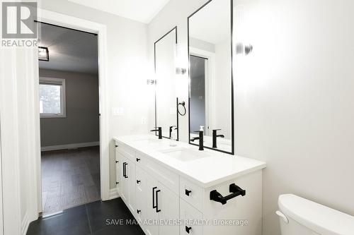 403 - 9861 Glendon Drive, Middlesex Centre, ON - Indoor Photo Showing Bathroom