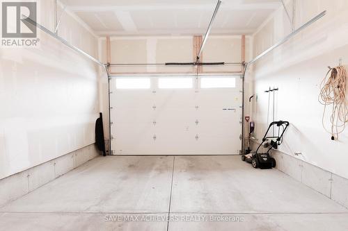 403 - 9861 Glendon Drive, Middlesex Centre, ON - Indoor Photo Showing Garage