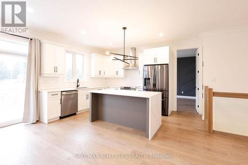 403 - 9861 Glendon Drive, Middlesex Centre, ON - Indoor Photo Showing Kitchen With Upgraded Kitchen