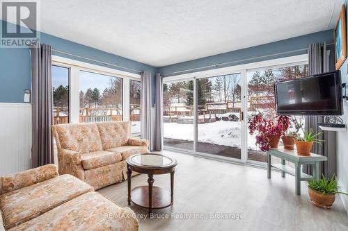 217785 3 Derby Road W, Owen Sound, ON - Indoor Photo Showing Living Room