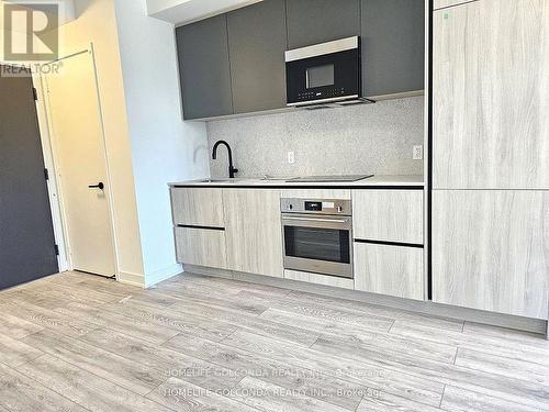 1020 - 108 Peter Street, Toronto, ON - Indoor Photo Showing Kitchen