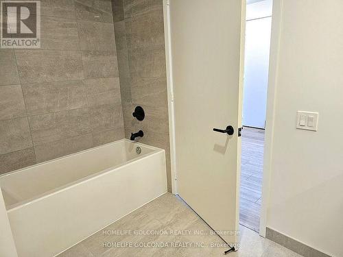 1020 - 108 Peter Street, Toronto, ON - Indoor Photo Showing Bathroom