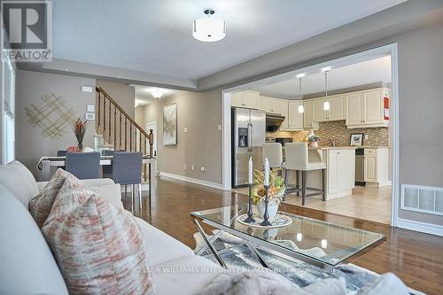 526 Khamsin Street, Ottawa, ON - Indoor Photo Showing Living Room