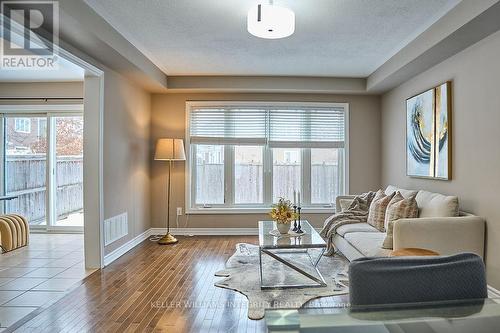 526 Khamsin Street, Ottawa, ON - Indoor Photo Showing Living Room