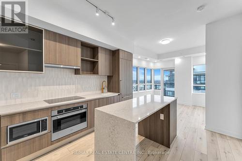 Ph17 - 395 Dundas Street W, Oakville, ON - Indoor Photo Showing Kitchen