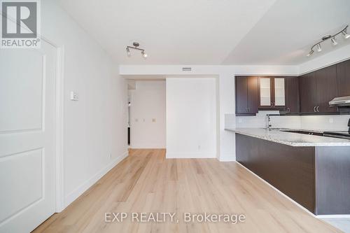 307 - 57 Upper Duke Crescent, Markham, ON - Indoor Photo Showing Kitchen