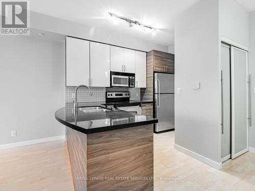 916 - 1005 King Street W, Toronto, ON - Indoor Photo Showing Kitchen With Double Sink