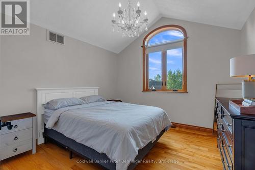 275 4Th St Crescent, Hanover, ON - Indoor Photo Showing Bedroom