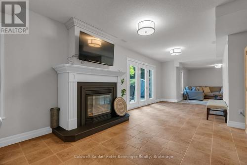 275 4Th St Crescent, Hanover, ON - Indoor Photo Showing Living Room With Fireplace