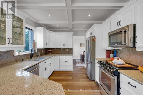 275 4Th St Crescent, Hanover, ON - Indoor Photo Showing Kitchen With Double Sink With Upgraded Kitchen