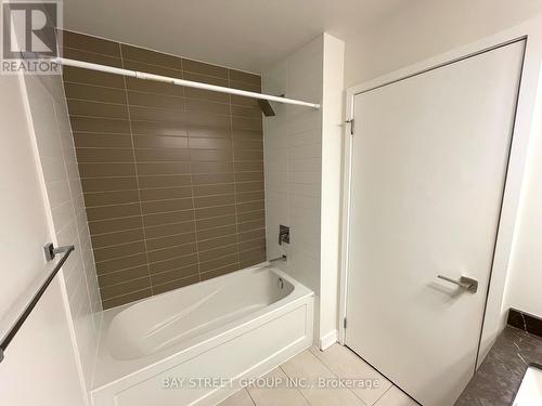 609 - 4011 Brickstone Mews, Mississauga, ON - Indoor Photo Showing Bathroom