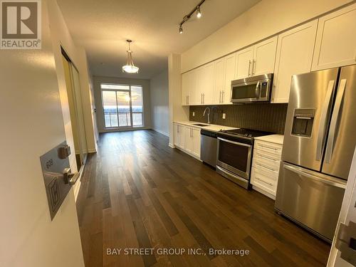 609 - 4011 Brickstone Mews, Mississauga, ON - Indoor Photo Showing Kitchen