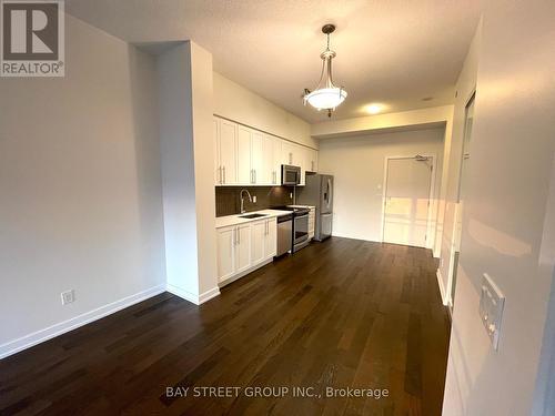 609 - 4011 Brickstone Mews, Mississauga, ON - Indoor Photo Showing Kitchen