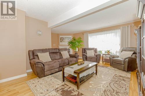 80 - 1990 Wavell Street, London, ON - Indoor Photo Showing Living Room