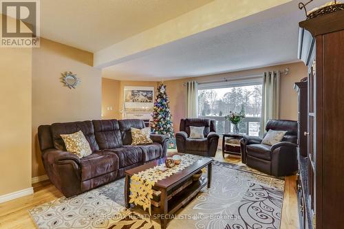 80 - 1990 Wavell Street, London, ON - Indoor Photo Showing Living Room